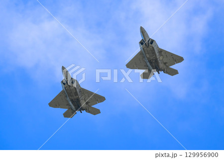 戦闘機　飛行中の写真 129956900