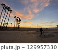 西海岸の夕焼け 129957330