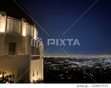 グリフィス天文台から見たロサンゼルスの夜景 グリフィス天文台から見たロサンゼルスの夜景 129957331