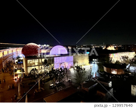 大阪・関西万博2025　大屋根リングから見たイルミネーション 129957640