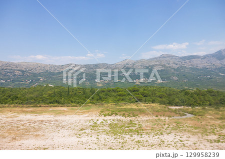 ヨーロッパ、クロアチアの風景空撮 129958239