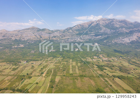ヨーロッパ、クロアチアの風景空撮 129958243