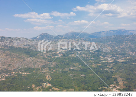 ヨーロッパ、クロアチアの風景空撮 129958248