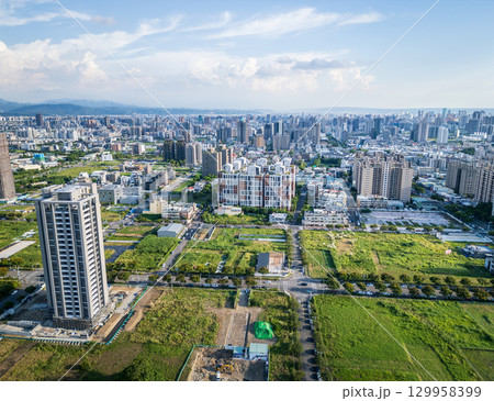 台中市北屯区十四期区画整理地区の都市開発空撮、台中市、台湾 129958399
