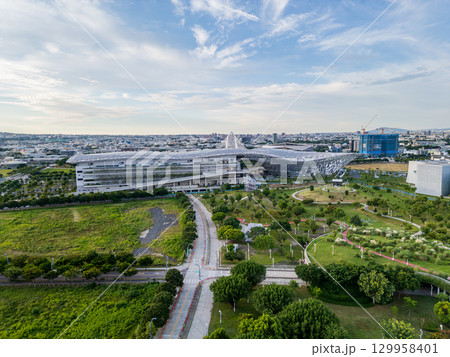 台中国際会議展示センターの空撮、台中市、台湾 129958401