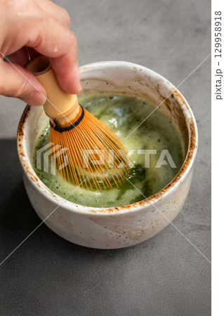 抹茶　茶道　Japanese tea ceremony, matcha  129958918