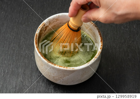 抹茶　茶道　Japanese tea ceremony, matcha  129958919