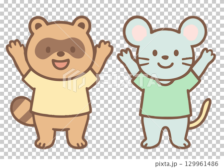手をあげて元気いっぱいのたぬきとねずみのキャラクター 129961486