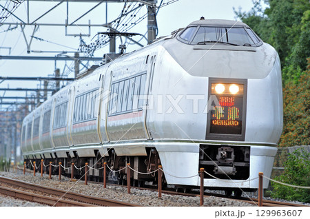 高崎線 本庄-岡部 JR東日本 651系1000番台 OM201編成(大宮) 草津 高崎線 本庄-岡部 JR東日本 651系1000番台 OM201編成(大宮) 草津 129963607