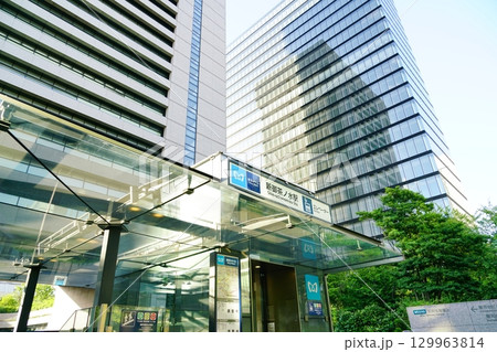 東京メトロ新御茶ノ水駅の入り口 東京メトロ新御茶ノ水駅の入り口 129963814