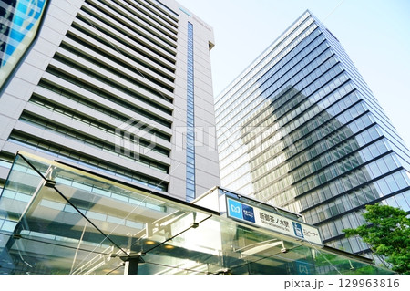 東京メトロ千代田線新御茶ノ水駅 東京メトロ千代田線新御茶ノ水駅 129963816