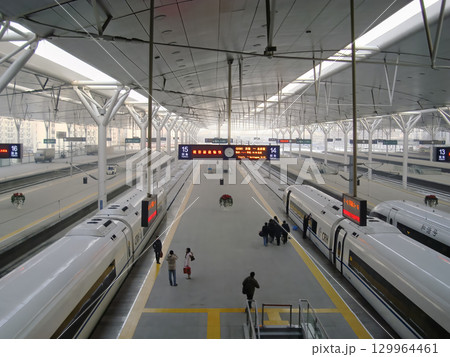 中国・天津駅 高速鉄道ホーム / Tianjin Railway Station, China 129964461