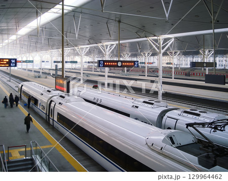 中国・天津駅 高速鉄道ホーム / Tianjin Railway Station, China 129964462