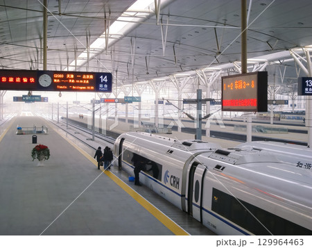 中国・天津駅 高速鉄道ホーム / Tianjin Railway Station, China 129964463