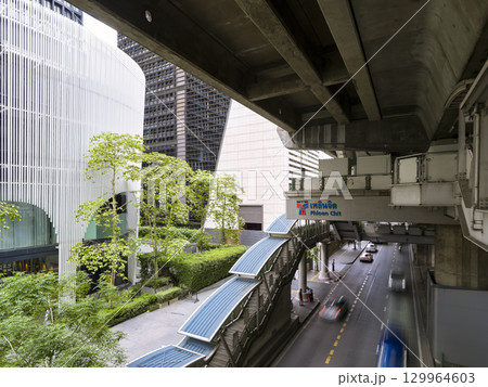 バンコク・BTSプルンチット駅入口 / Phloen Chit Station, Bangkok 129964603
