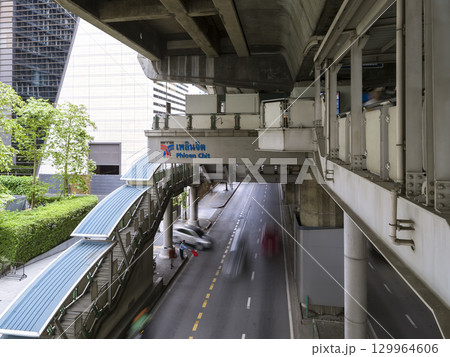 バンコク・BTSプルンチット駅入口 / Phloen Chit Station, Bangkok 129964606