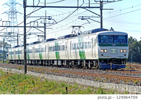 東北本線　東鷲宮ー栗橋　JR東日本　185系　B6編成（大宮）　回送 129964709