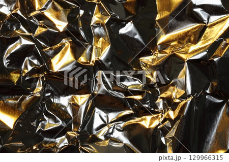 金と銀と黒のメタリックな背景画像 【テクスチャー】 金と銀と黒のメタリックな背景画像 【テクスチャー】 129966315