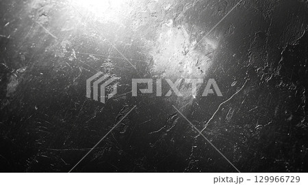 傷や擦れのある黒いグランジテクスチャ 129966729