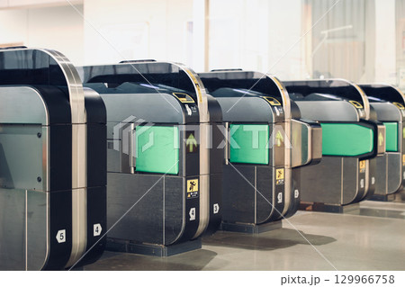 自動改札機 自動改札機 129966758