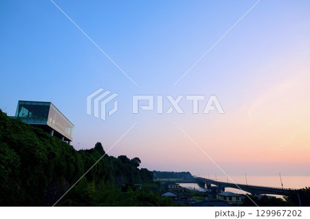 早朝の日立駅 129967202