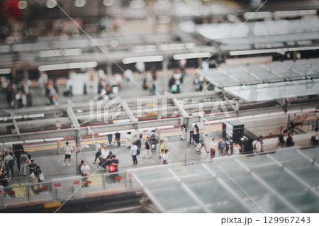 俯瞰した大阪駅の風景 俯瞰した大阪駅の風景 129967243