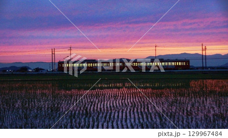 夕暮れ列車8 129967484