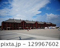 横浜　赤レンガ倉庫と青空 129967602