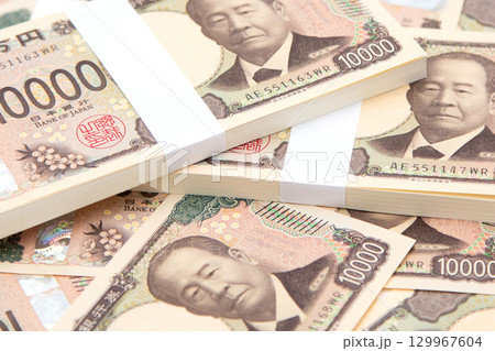 一万円札　札束 129967604