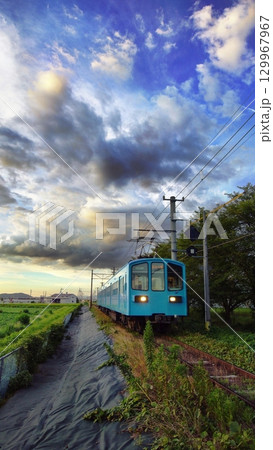 近江鉄道と夏雲 129967967