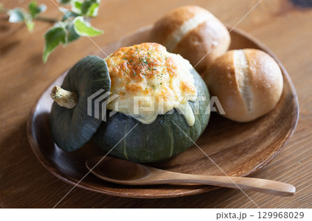 丸ごと かぼちゃグラタン 129968029