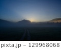 尾瀬ヶ原の日ノ出 129968068