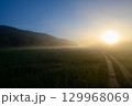 尾瀬ヶ原のご来光 129968069