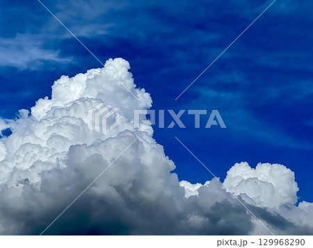 積乱雲と青い空 積乱雲と青い空 129968290