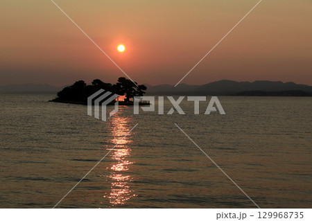 宍道湖の夕日 129968735