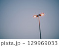 夕方の街灯 129969033