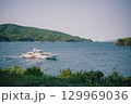 海士町から望む海を行く船 129969036