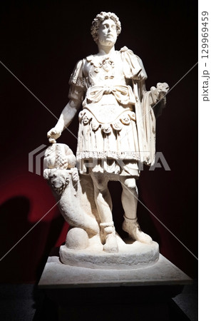 ローマ皇帝オレリウスの軍服立像 ローマ皇帝オレリウスの軍服立像 129969459