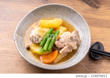 鶏の肉じゃが 129970051