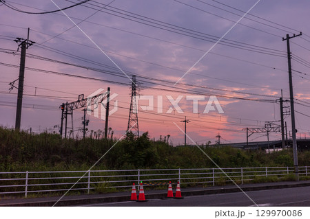 日本の岡山県岡山市の早朝の住宅街の美しい風景 日本の岡山県岡山市の早朝の住宅街の美しい風景 129970086