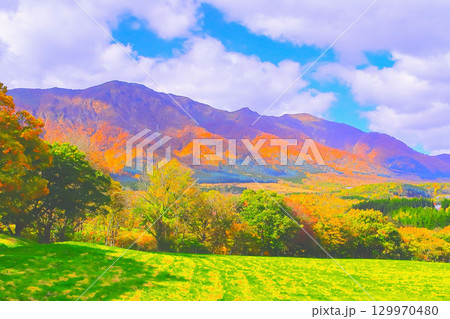 爽やかな高原と鮮やかな禿岳の紅葉 129970480