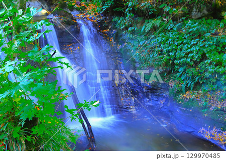 湯けむりに癒される鬼首温泉郷間欠泉湯滝 湯けむりに癒される鬼首温泉郷間欠泉湯滝 129970485