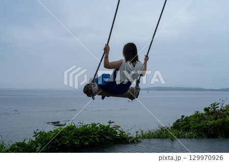 日間賀島の恋人ブランコ 129970926