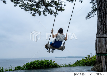 日間賀島の恋人ブランコ 129970927