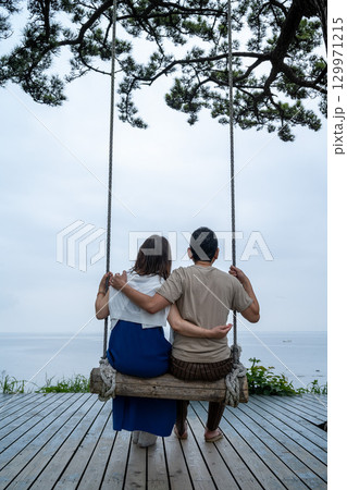 日間賀島の恋人ブランコ　愛知県南知多 129971215