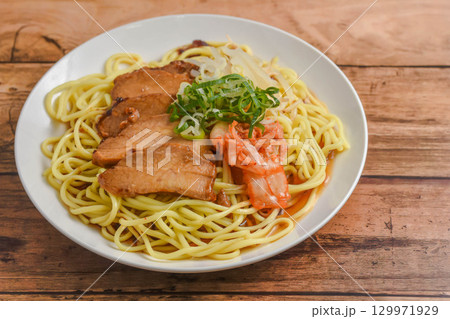 煮豚とキムチの冷し中華 煮豚とキムチの冷し中華 129971929