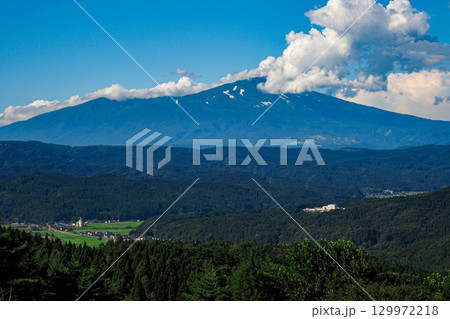 眺海の森からの鳥海山 129972218