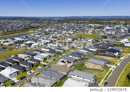 Residential houses in the suburb of Oran Park in NSW, Australia 129972679
