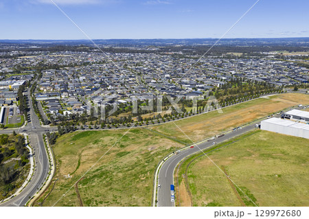 Residential houses in the suburb of Oran Park in NSW, Australia 129972680