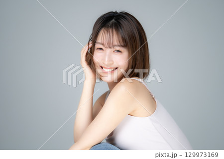 ビューティー　若い女性　 129973169